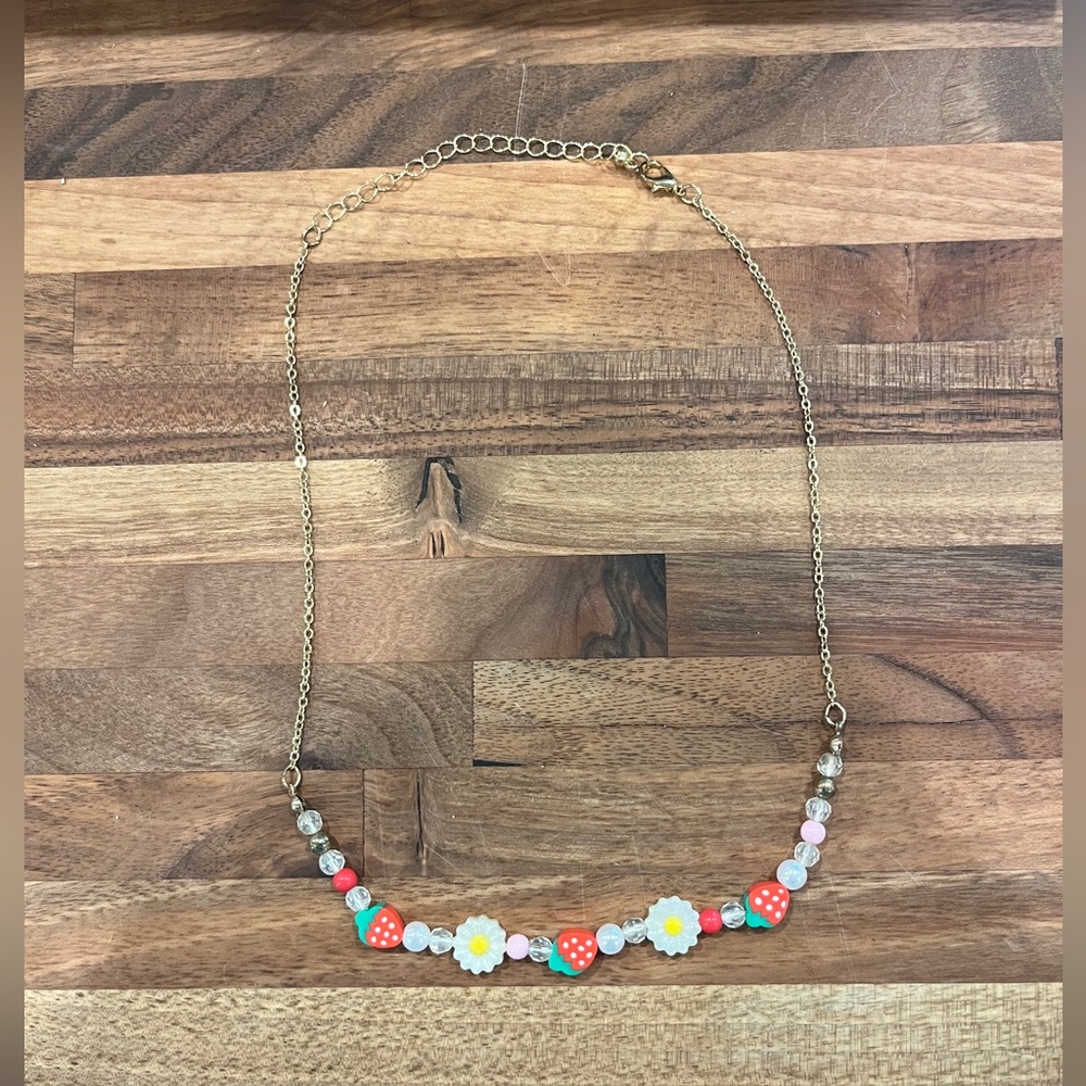 Vintage beaded flower strawberry adjustable necklace. So sweet!